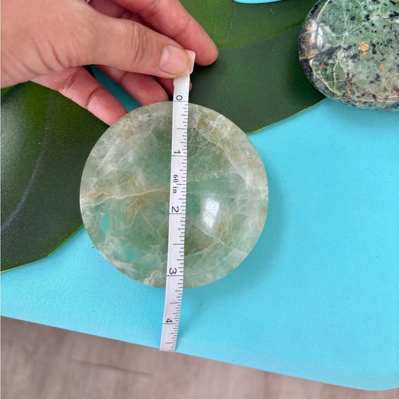 Green Fluorite bowl - Picture 6 of 6